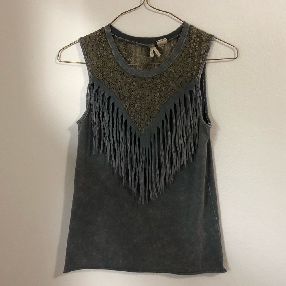 Buckle BKE Fringe Sleeveless Top with Lace Detail